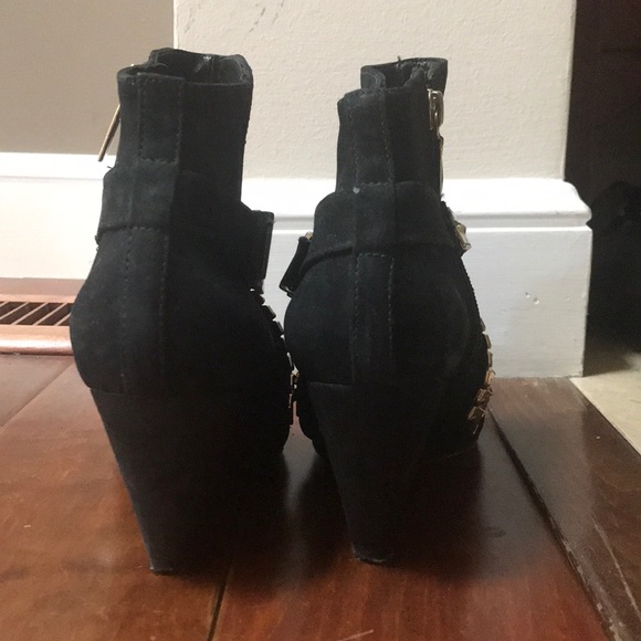 Schutz black leather booties EUC 6.5B - Picture 5 of 15